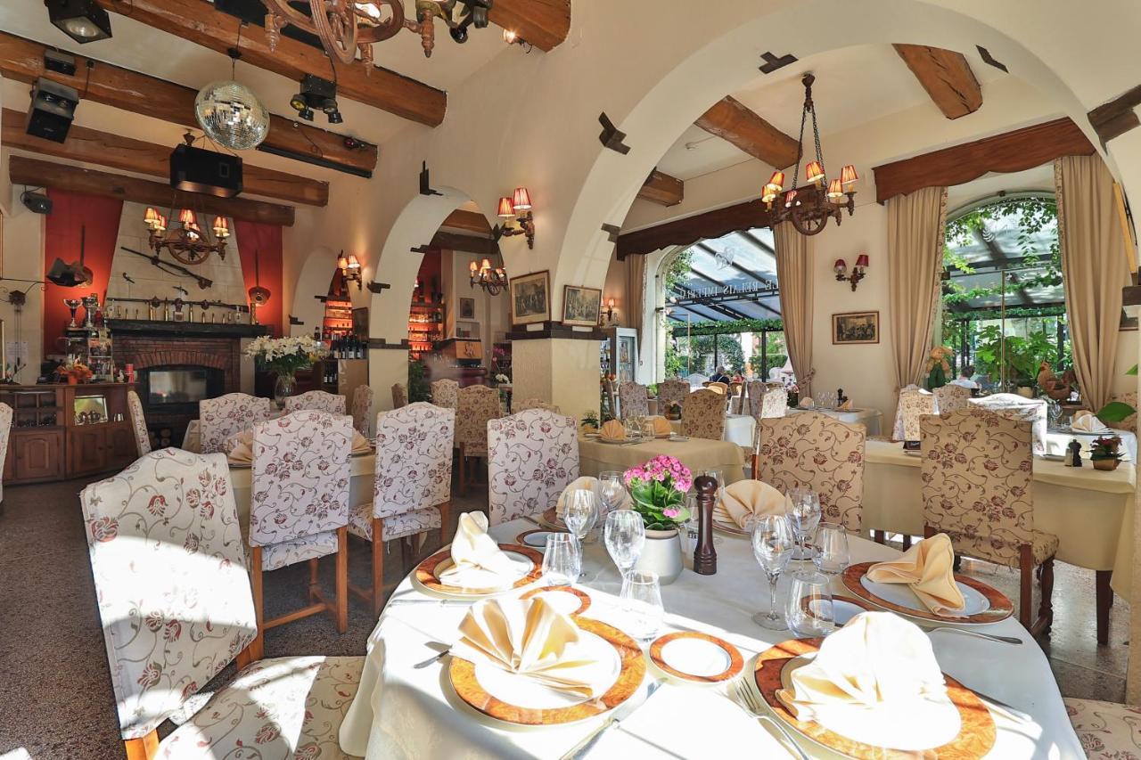 Logis Le Relais Imperial Hotell Saint-Vallier-de-Thiey Eksteriør bilde