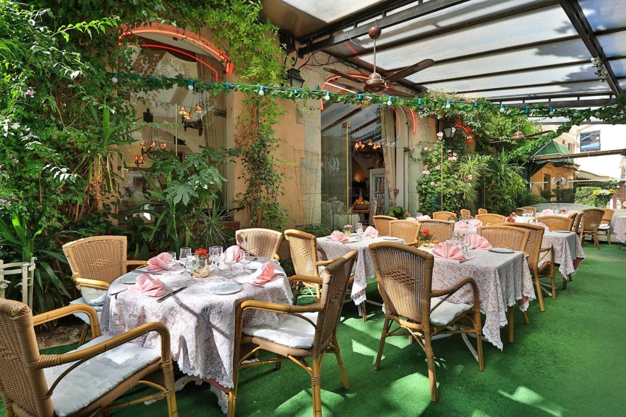 Logis Le Relais Imperial Hotell Saint-Vallier-de-Thiey Eksteriør bilde