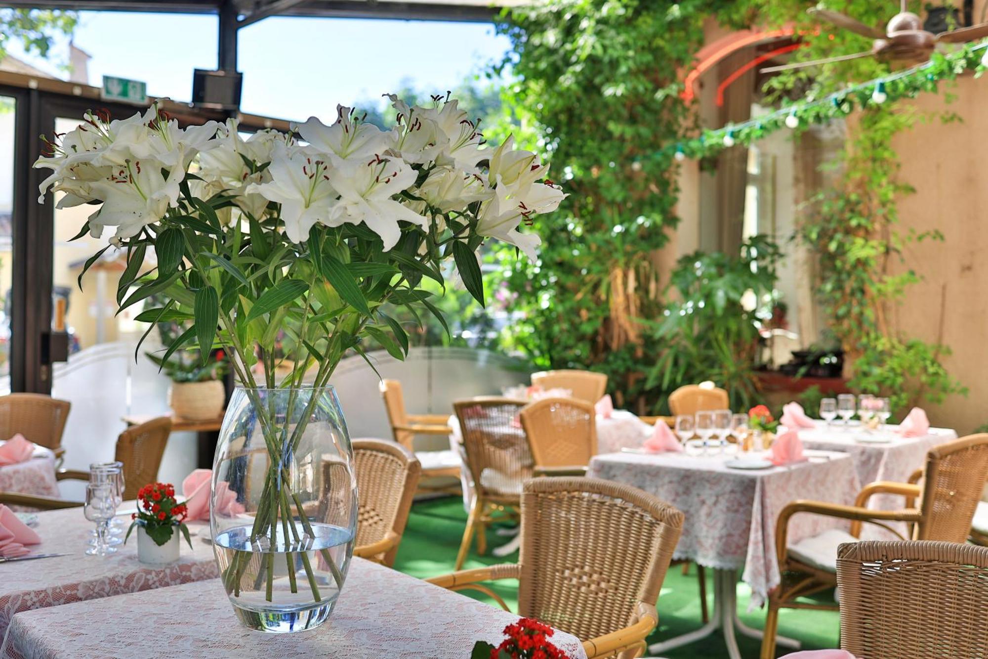 Logis Le Relais Imperial Hotell Saint-Vallier-de-Thiey Eksteriør bilde