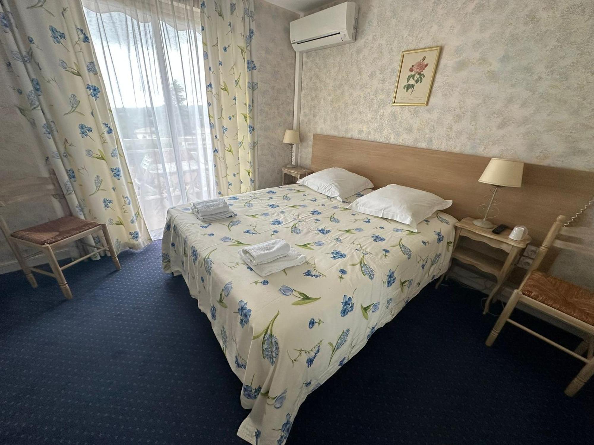 Logis Le Relais Imperial Hotell Saint-Vallier-de-Thiey Eksteriør bilde