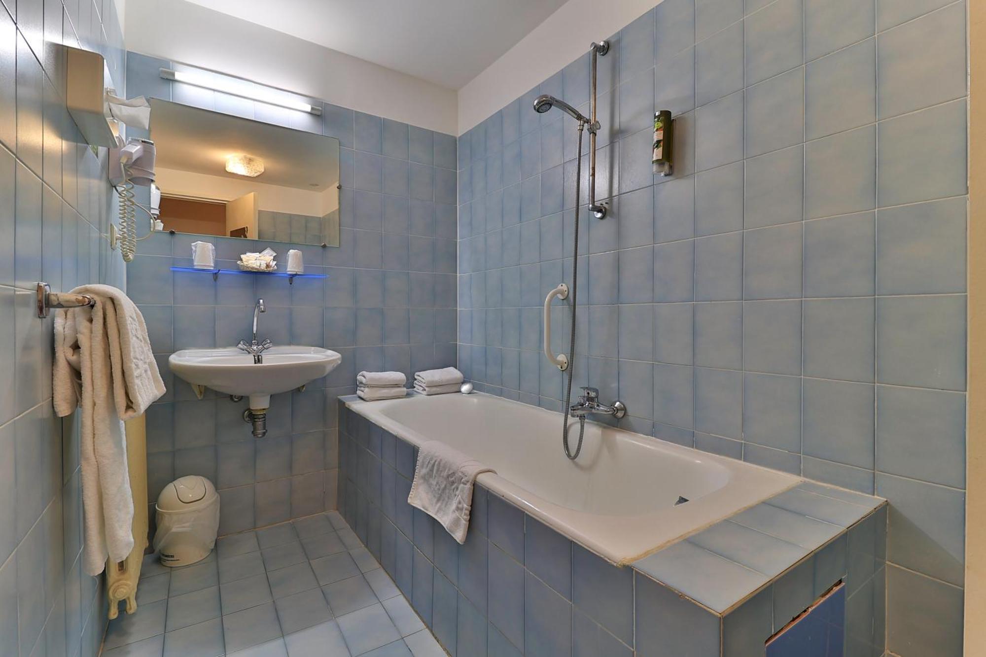 Logis Le Relais Imperial Hotell Saint-Vallier-de-Thiey Eksteriør bilde
