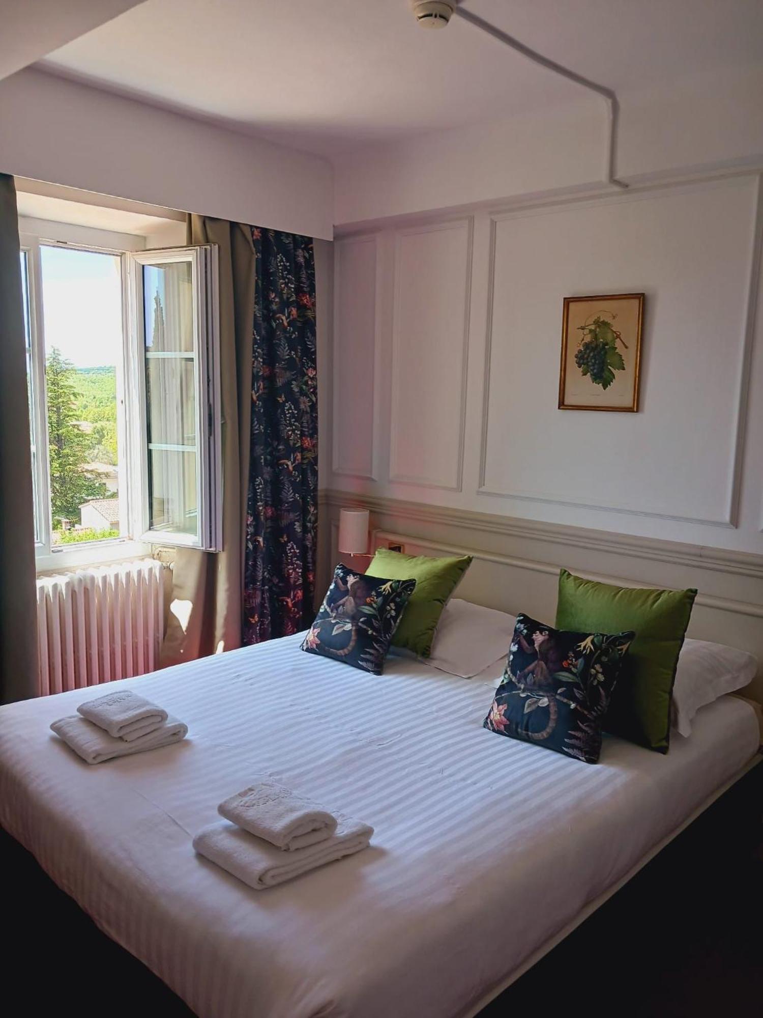Logis Le Relais Imperial Hotell Saint-Vallier-de-Thiey Eksteriør bilde