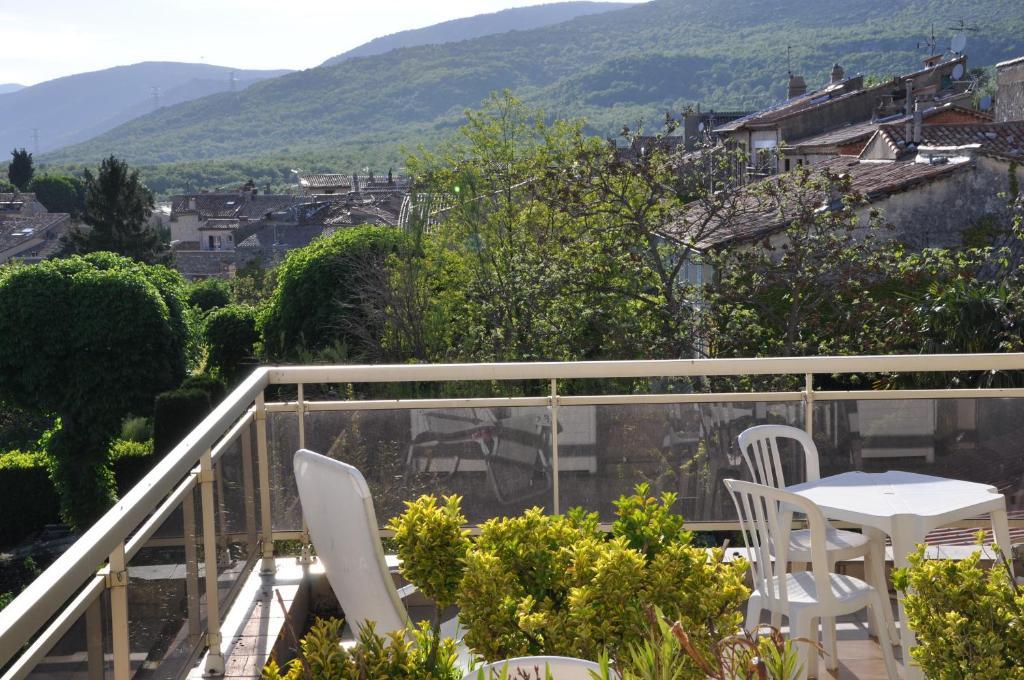 Logis Le Relais Imperial Hotell Saint-Vallier-de-Thiey Eksteriør bilde